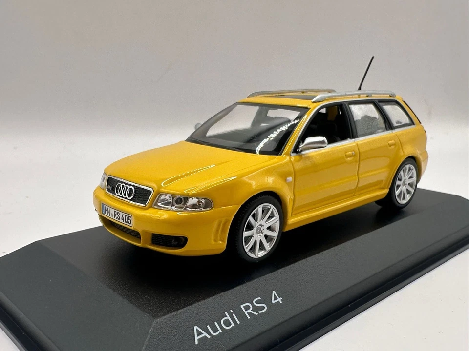 Audi Colección Escala 1/43 AudiRS 4 Diecast Modelo Imola Amarillo En Caja Raro Kyosho Foto 1 de 4