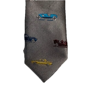 Corbata delgada con clip plateada con rojo amarillo azul coches vintage poliéster 2x17" usada en excelente estado - Imagen 1 de 8