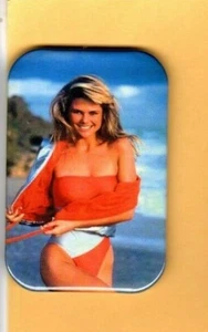 MAGNETE FRIGORIFERO CHRISTIE BRINKLEY CON ANGOLO ARROTONDATO - Foto 1 di 2
