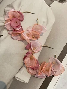 Latoir Fashion Boho Pink Fabric Flower Petal Beaded Hoop Statement Earrings - Bild 1 von 3