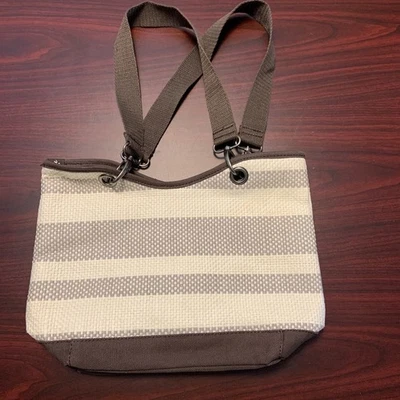 Mini bolso monedero Thirty-One de lona marrón topo crema paja rayas correa de cuerda Foto 1 de 4