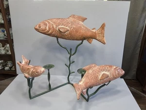 Escultura de colección grande de terracota y pez de metal koi y vela 21 X 17 - Imagen 1 de 12