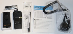 Motorola MOTOTRBO DP4600e UHF 403-527 MHz MDH56RDQ9VA1AN Antenne Akku Mikrofon - Bild 1 von 5