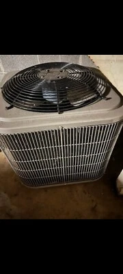 Unidad de CA exterior Bryant y bobina de CA para interior  Foto 1 de 4