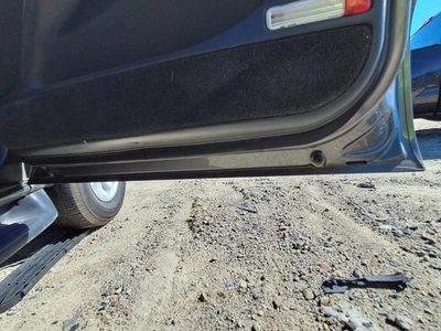 Used Front Right Door Interior Trim Panel fits: 2002 Chevrolet Suburban 1500  Gr Foto 1 de 4