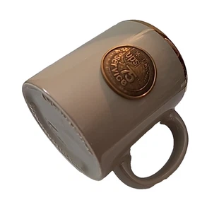 Taza de café dorada 1982 Alemania Occidental UPS 75 años de servicio correo de metal vintage - Imagen 1 de 7