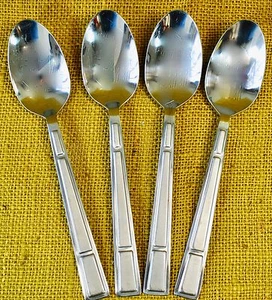 Lot of 4 Pfaltzgraff 18/0 Manhattan Frost Place/Oval/Soup Spoons Stainless 7 3/4 - Picture 1 of 5