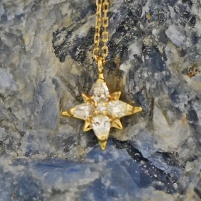 Collar de eslabones de cadena con cable Starburst de diamantes de oro amarillo de 18 quilates de 17 3/4" Foto 1 de 4