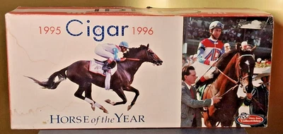 Camión de transporte Ford Aeromax 1:64 1995 de colección ~ rosa blanca coleccionables nuevo en caja Foto 1 de 4