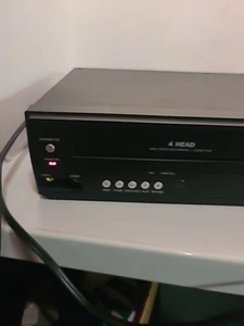 Magnavox Videorecorder DVD Combo Modell DV220MW9 KEINE FERNBEDIENUNG WIE BESEHEN TEILE oder REPARATUR "LESEN" - Bild 1 von 6