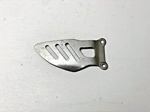 2007 Suzuki GSXR750 Foot Peg Guard Right Side Bracket Footpeg GSXR 750 Sports - Picture 1 of 2