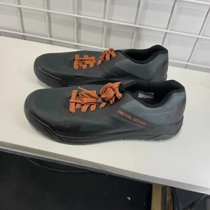 PEARL iZUMi Canyon Flat Mountain Bike Shoe - Men's Size 43 Black Gray $125 - Picture 1 of 5