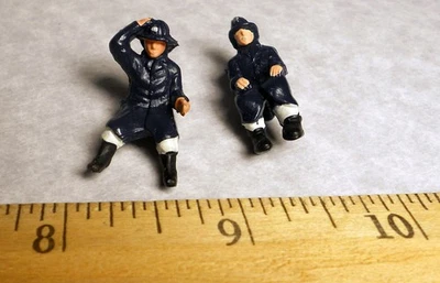 LOTE DE 2 FIGURAS DE BOMBERO de colección Corgi MAJOR Toys #1143 EE. UU. La France camión Foto 1 de 4