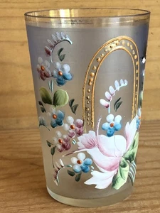 Altes emailliertes Glas mit Blumendekor und Schwalbe - Bild 1 von 12
