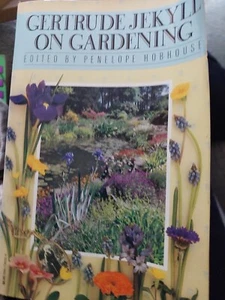 Gertrude Jekyll on Gardening by Gertrude Jekyll Edited By Penelope Hobhouse PB - Picture 1 of 6