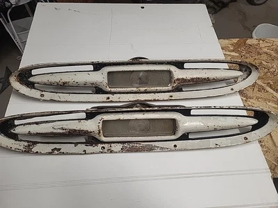 Chevy Pickup Or GMC 1960 Front Turn Marker Withmetal Frame Must See - Image 1 of 4