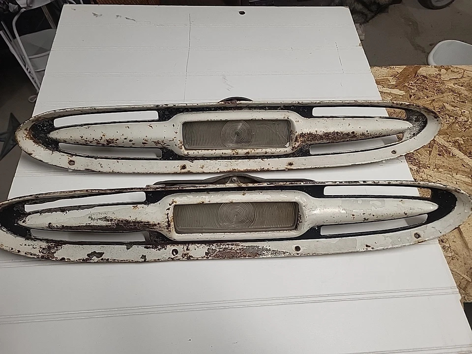 Marcador de giro delantero con marco de metal imprescindible para camioneta Chevy o GMC 1960 Foto 1 de 4