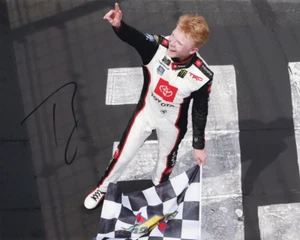 HANDSIGNIERT 2021 Ty Gibbs #54 Toyota Racing Charlotte Xfinity Series Win (checke - Bild 1 von 1
