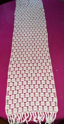 Superbe et ancien napperon chemin de table entièrement fait main 102 cm x 27 cm - Photo 1/4
