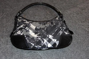 Burberry Black Floral Beat Check Foley Hobo Bag Grey - Bild 1 von 9