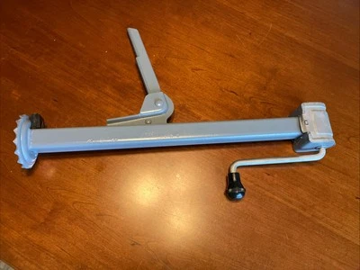 Jack vintage restaurado para Fiat 850, 124 Spider, Yugo y 127. 100G100. Foto 1 de 4