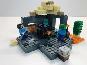 Lego Minecraft: The Dungeon 21119 Complete - Picture 1 of 14