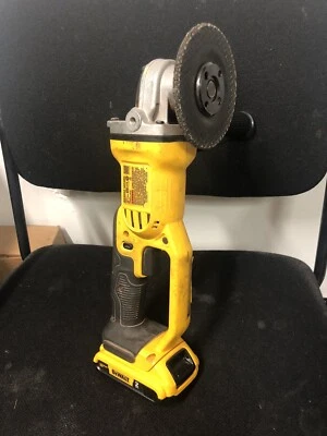 Amoladora DeWalt 20V Max DCG412 4-1/2"/5" con batería de iones de litio de 20V Max Foto 1 de 4