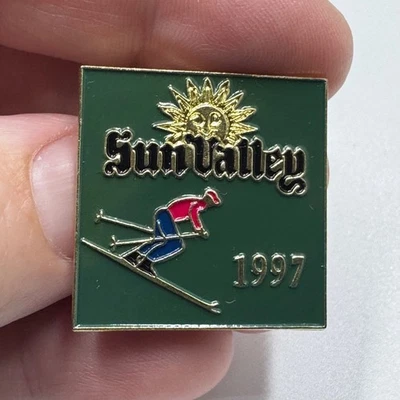Pin de solapa esmaltada vintage Sun Valley Skiing 1997 Idaho deportes de invierno Foto 1 de 4