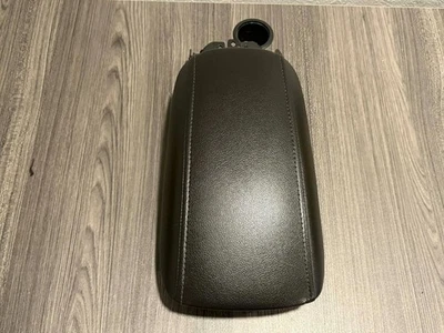 Крышка подлокотника центральная консоль Ford Fusion 2013-2016 годов выпуска черная кожа черная строчка изготовитель оборудования - Изображение 1 из 4