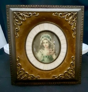 PINTURA MINIATURA DE COLECCIÓN RETRATO 'DAMA CON FLORES', LATÓN/COLUMNA VERTEBRAL, FIRMADA c1910 - Imagen 1 de 5