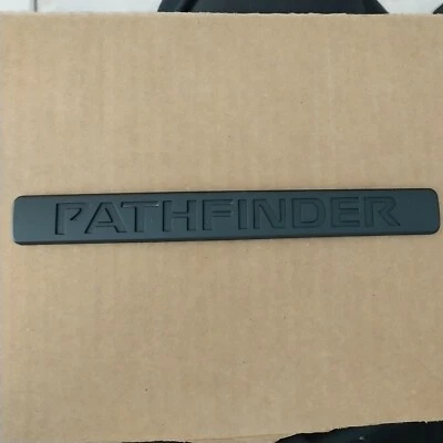 NISSAN PATHFINDER ARMADA EMBLEMA NEGRO  Foto 1 de 4