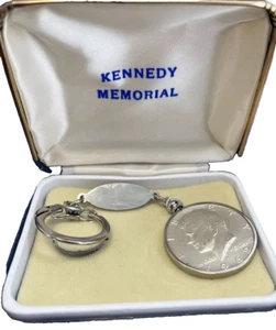 Kennedy Memorial 1969 Vintage Kennedy Half Dollar Coin Keychain in Original Box - Picture 1 of 6