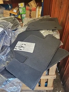 SET 3 TAPPETINI GRIGIO SCURO ORIGINALE PEUGEOT 5008 SCRITTA NERA LITPAC1949 - Imagen 1 de 7