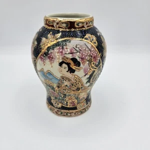 VINTAGE SATSUMA KUTANI VASE Porcelain Antique Geisha Floral Mountains Gilded - Picture 1 of 7