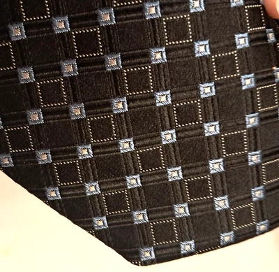Corbata Bruno Marchesi 100% seda negra con pequeños cuadrados azules Foto 1 de 4