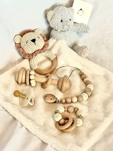 7 Piece Lion Baby Rattle & Pacifier Wood Gift Set & Softlife Snuggle Blankie - Picture 1 of 9