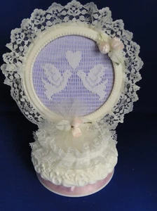 New Vintage Wilton "Love Birds in Lace " Wedding Cake Top, Lilac , 109-3001 - Picture 1 of 7