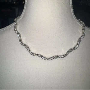 Vintage 1998 Avon Scalloped Necklace  - Picture 1 of 4