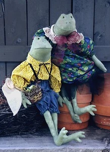 #3985 Frog doll couple - cloth pattern by Bonnie B Buttons spring decor - Picture 1 of 1