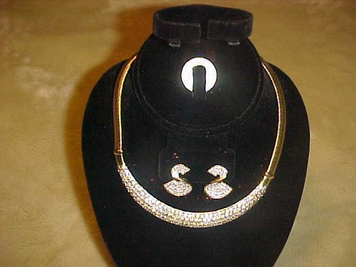 GIVENCHY BIJOUX COLLANA SWAROVSKI VINTAGE TONO ORO SET ORECCHINI CLIP ON #136