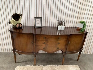 Vintage Strongbow serpantine sideboard with 3 Drawers and 2 doors. - Picture 1 of 9
