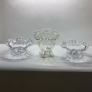 Imperial Glass Co. Nussschale mit gehäkeltem Spitzenrand und Fuß + Paar Kerzenhalter - Bild 1 von 10
