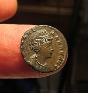 Roman HELENA 330 AD MOTHER OF CONSTANTINEI 15MM PAX L.DIADEMED MANTLED BUST R. - Picture 1 of 9