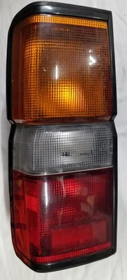 Conjunto de luces traseras 90-97 Nissan 220-23598 LH carrocería dura camioneta OEM ¡Enviado! Foto 1 de 4