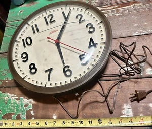 Vintage Sunbeam Plastic Wall Electric Clock Model 89105 USA Works!!! - Picture 1 of 6