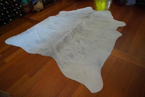 A Rare &  Beautiful White with an Exotic Grey Brindling - A Gorgeous Cowhide Rug - Bild 1 von 11