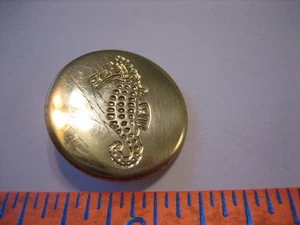 Vintage 13/16" Seepferdchen Metall Bild Knopf - O41 - Bild 1 von 4