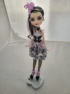 Ever After High ROYAL DUCHESS SWAN Daughter of Swan Royal Doll with Stand - Picture 1 of 11