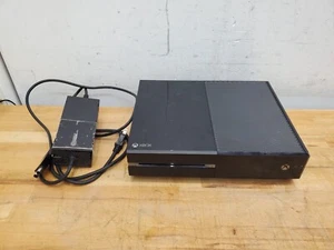Microsoft Xbox One 500 GB Modelo 1540 Se vende tal cual para piezas o reparación - Imagen 1 de 9