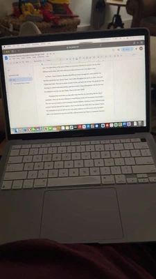 Apple MacBook Air 13 in 2022 Silver/Apple M2 3.49 GHz, 256 GB 8 GB 8-Core - Image 1 of 2